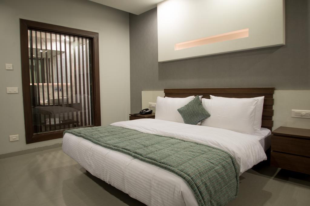 Hotel Narula'S Aurrum Amritsar Exteriör bild