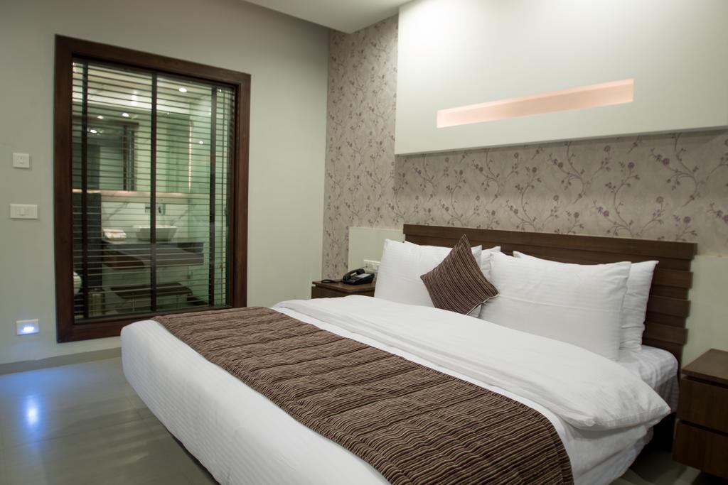 Hotel Narula'S Aurrum Amritsar Exteriör bild