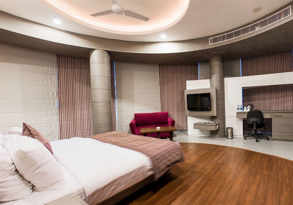 Hotel Narula'S Aurrum Amritsar Exteriör bild
