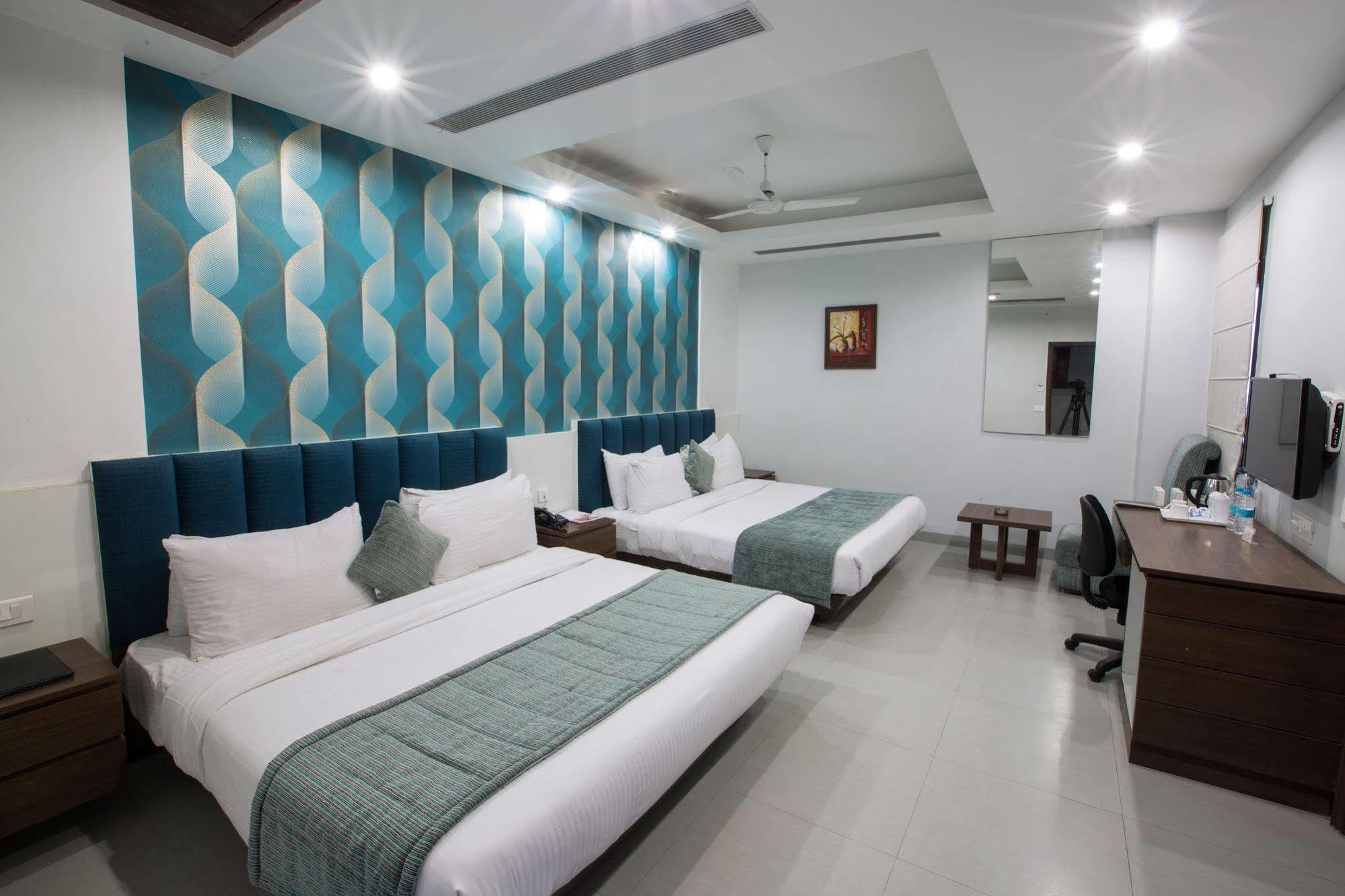 Hotel Narula'S Aurrum Amritsar Exteriör bild