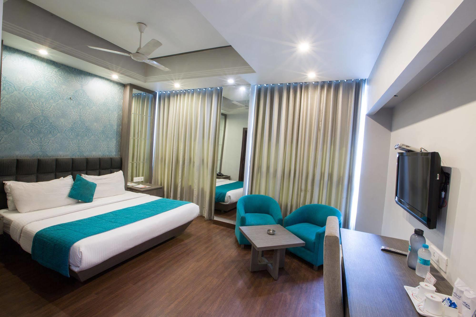 Hotel Narula'S Aurrum Amritsar Exteriör bild