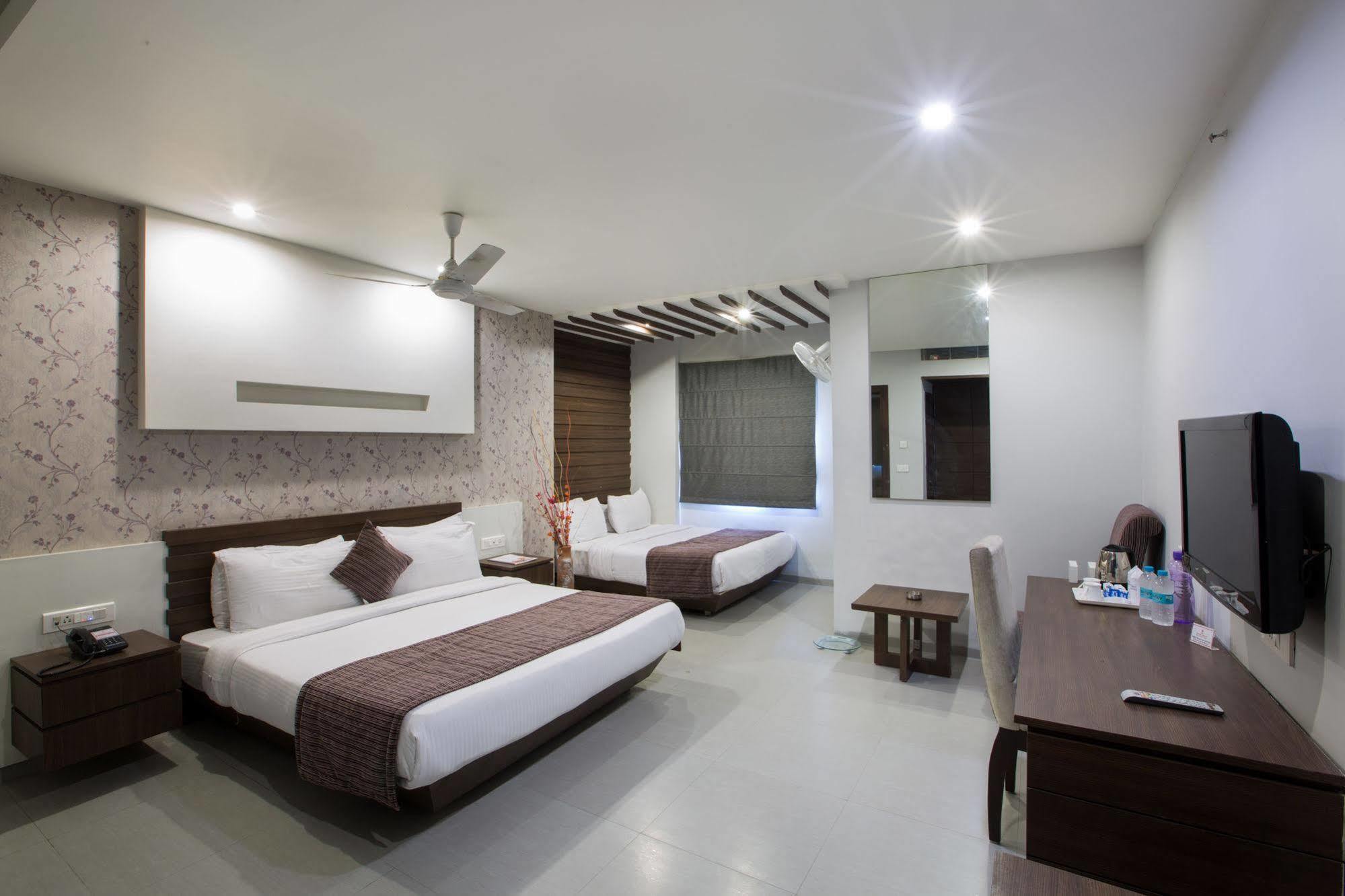 Hotel Narula'S Aurrum Amritsar Exteriör bild
