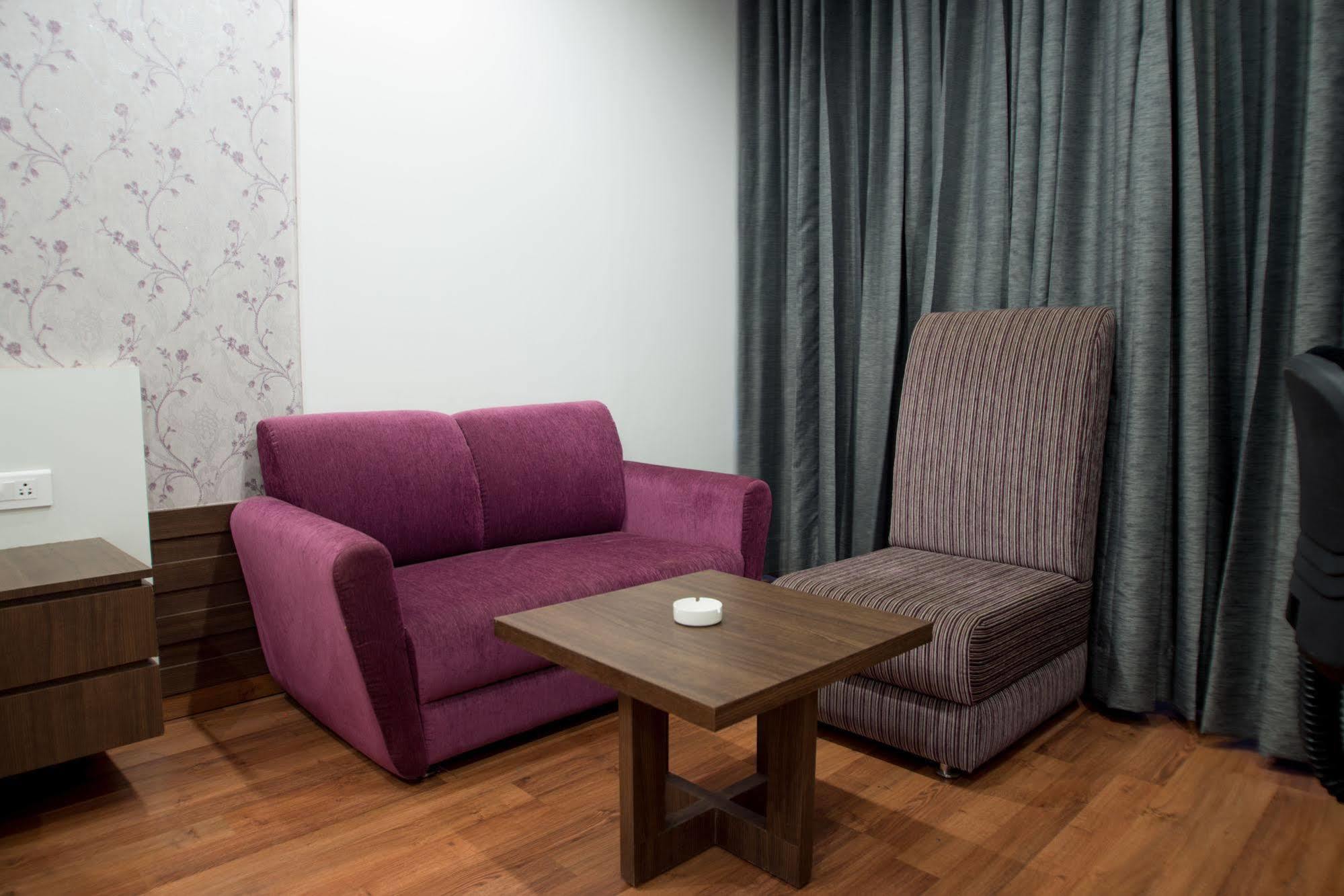 Hotel Narula'S Aurrum Amritsar Exteriör bild